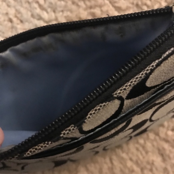 Coach wristlet, tan and black signature jacquard. - Picture 9 of 10